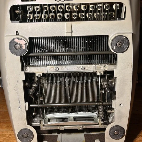 Vintage 1966 Royal Empress Elite 440 Steel Mechanical Manual Typewriter